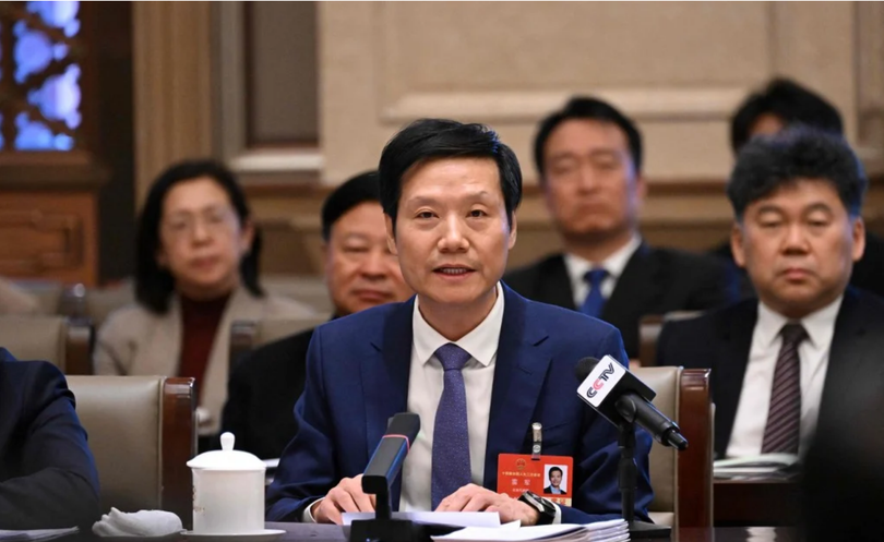 Nhà sáng lập và CEO của Xiaomi Lei Jun phát biểu trong một cuộc họp tại Bắc Kinh vào tháng 3. Ảnh: SCMP.