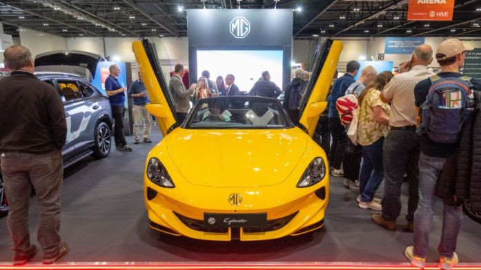 Gian hàng của thương hiệu ô tô Trung Quốc MG tại Everything Electric London, một triển lãm xe điện và năng lượng gia đình, tại London vào ngày 17 tháng 4. Ảnh: Xinhua.