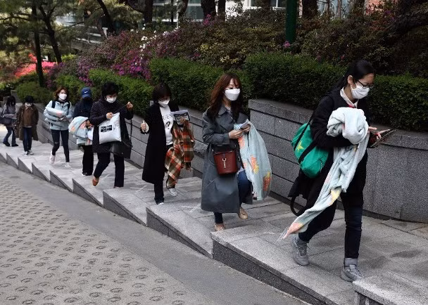 Mặc dù Hàn Quốc đã có tới 263 bệnh nhân đã khỏi bệnh tái dương tính với virus Corona mới nhưng chưa phát hiện những người này gây lây nhiễm (Ảnh: Getty).