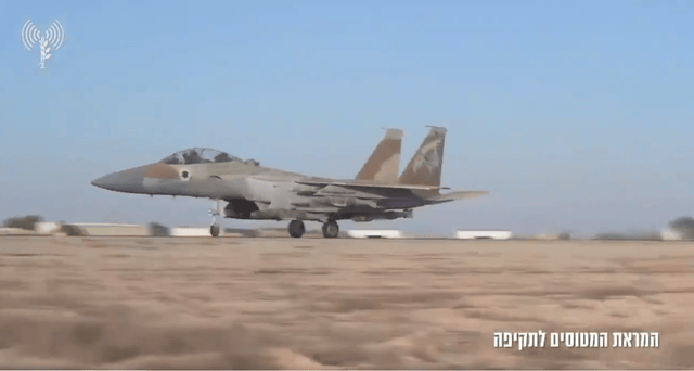 F-15 mang GBU-31 cat canh.png