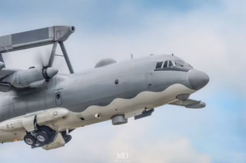 Phan dau may bay.jpg