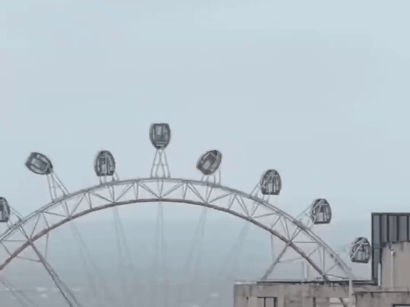 Cac cabin quay trong gio.png