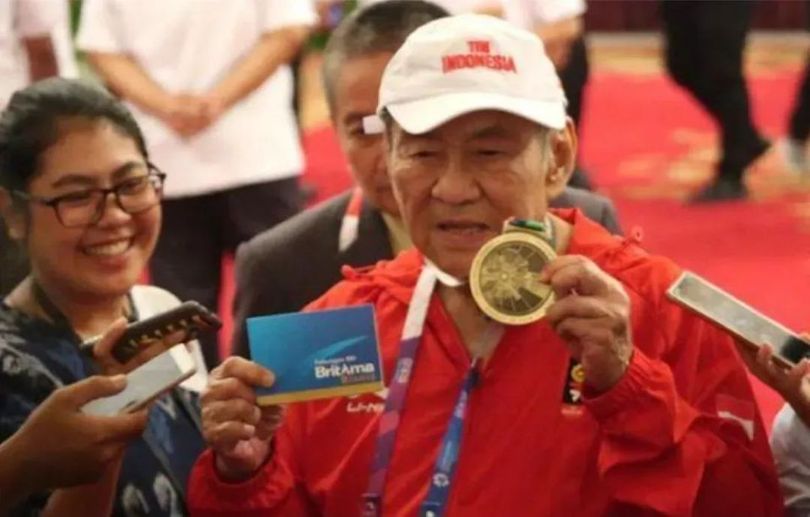 Hoang Hue Tuong nhan HCĐ Asiad.png