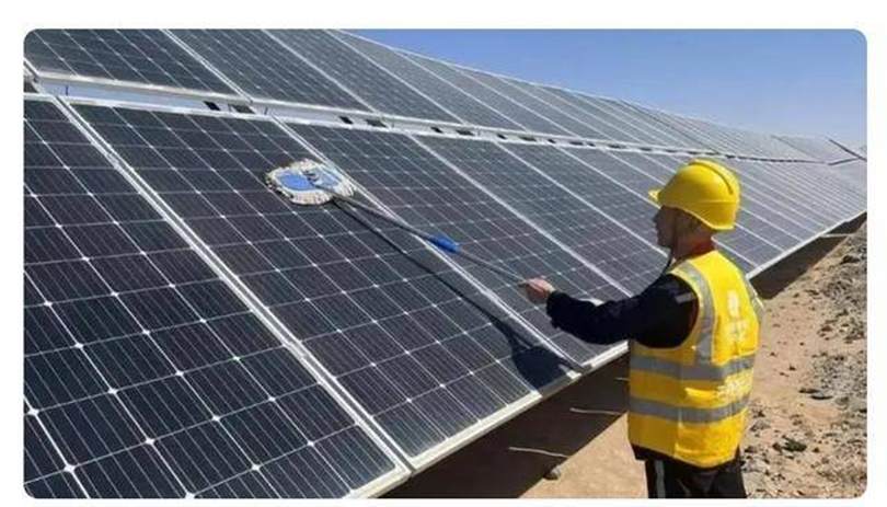 Nông dân được tuyển làm công nhân bảo trì các tấm quang điện.png