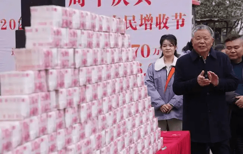 Luu Thu Luong nhan tien.png