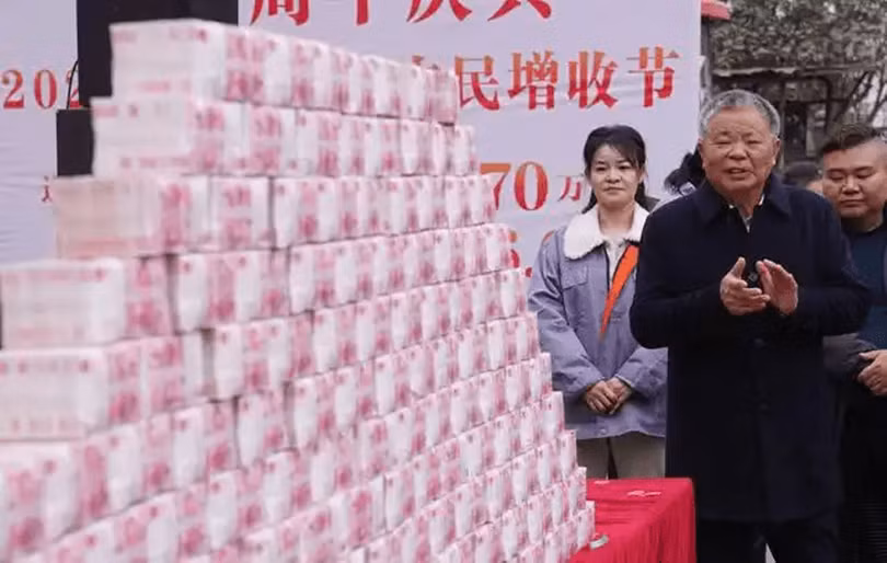 Luu Thu Luong nhan tien.png