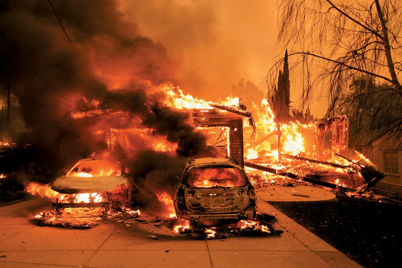 Nha va xe hoi khu Atadena.jpg