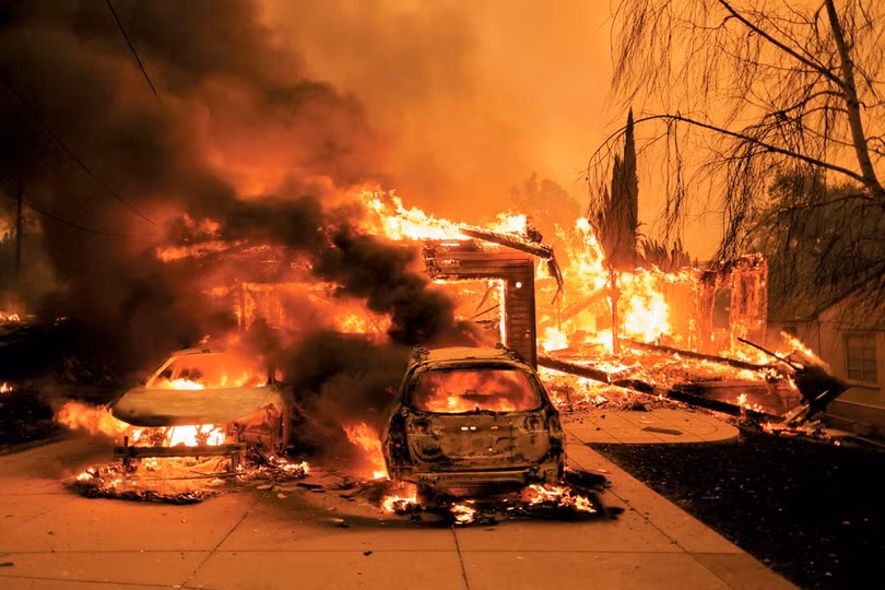 Nha va xe hoi khu Atadena.jpg