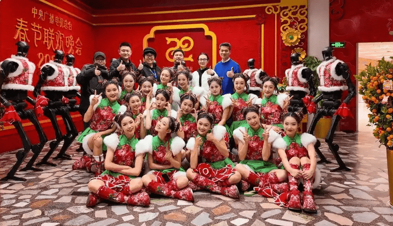 Robot va vu cong chup anh.png