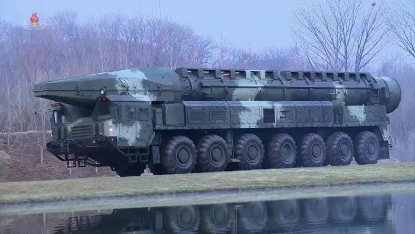 Hwasong-16B trong thung.png