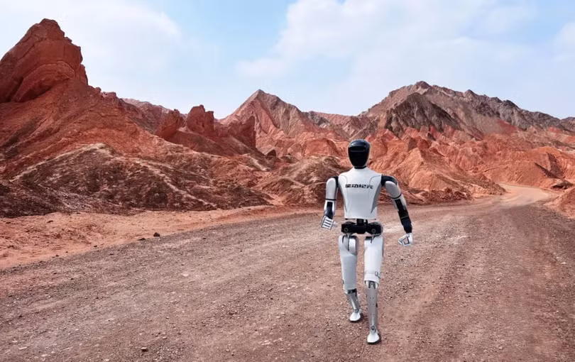 Robot Xingdong STARS-1 đang chạy trên sa mạc.png