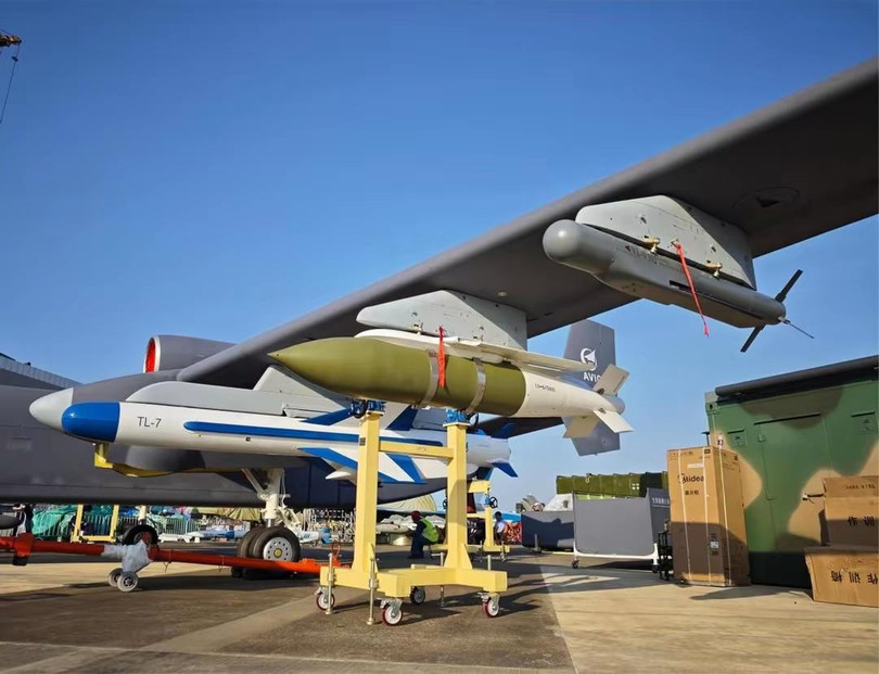 Mang duoc nhieu vu khi.jpg