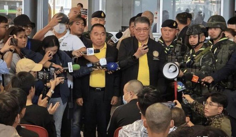 Lua dao xuyen bien gioi.jpg