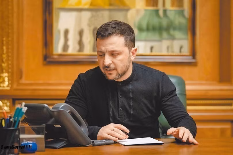 Zelensky khoe có so phone Trump.jpg