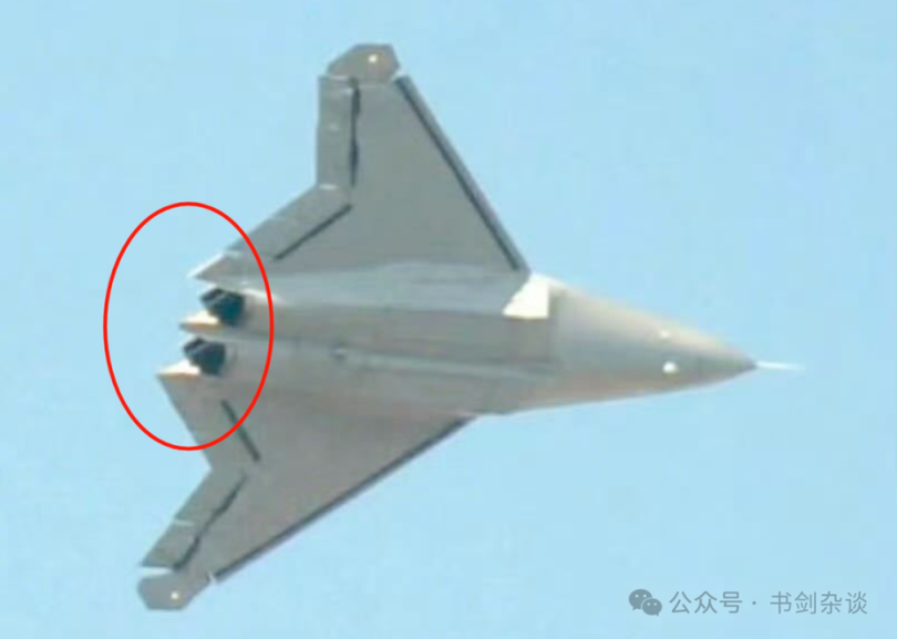 Hình ảnh J-50 trong chuyến bay thử nghiệm mới nhất hồi tháng 4 cho thấy đã có vòi phun vector miệng hình tròn. Ảnh: QQnews.