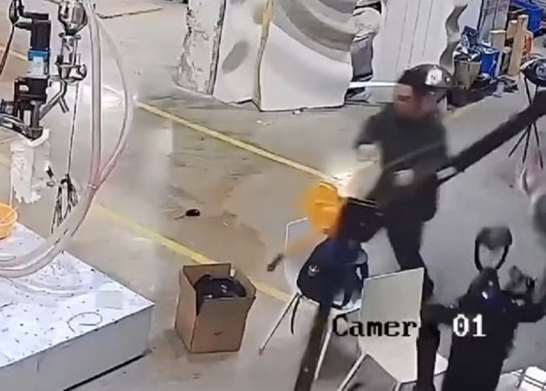 Robot noi loan 2.jpg