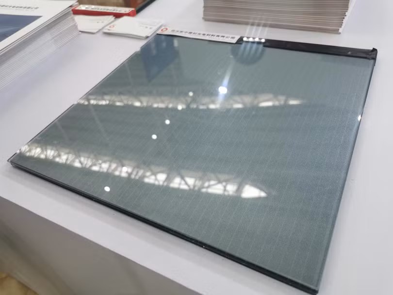 Sản phẩm kính phát điện của Tập đoàn Jiemisi CNBM. Ảnh: Sina.