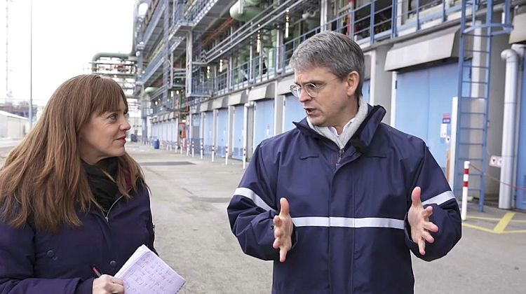 Tobais Brandis, Chủ tịch của công ty Wacker Polysilicon. Ảnh Euronews Tobais Brandis, Chủ tịch của công ty Wacker Polysilicon. Ảnh Euronews