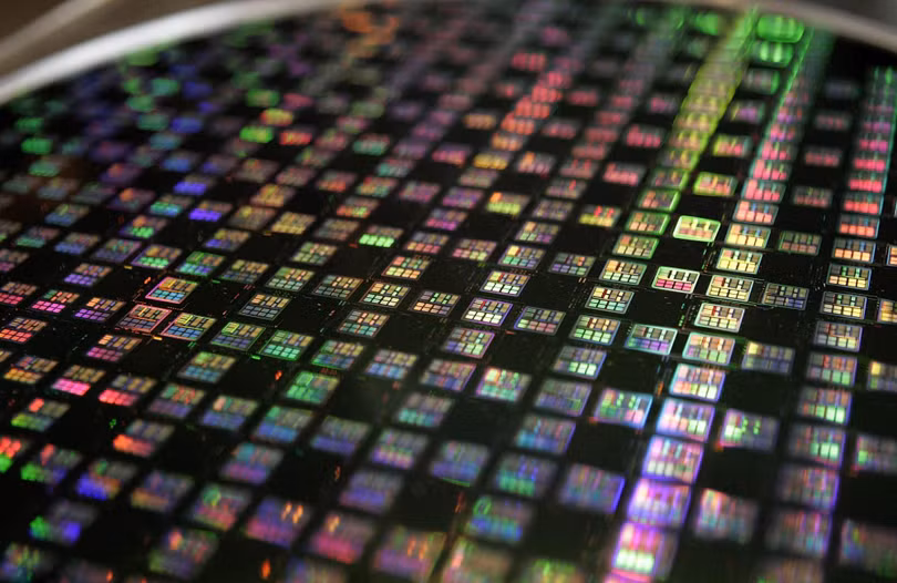 Một tấm wafer 12 inch do TSMC sản xuất. Ảnh: Reuters