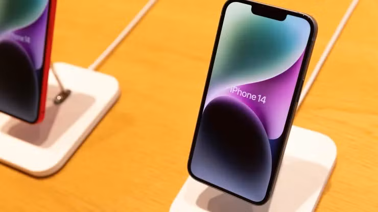 Theo IDC, Apple xuất xưởng 72,3 triệu chiếc iPhone trong quý IV, giảm 14,9% so với cùng kỳ năm 2021. Ảnh minh họa CNBC.