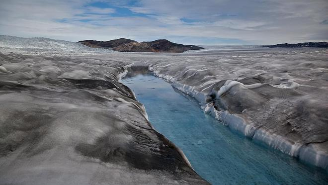 Muội than bám trên mặt băng ở Bắc Cực đẩy nhanh quá trình tan chảy băng (Ảnh: 163). Muội than bám trên mặt băng ở Bắc Cực đẩy nhanh quá trình tan chảy băng (Ảnh: 163).
