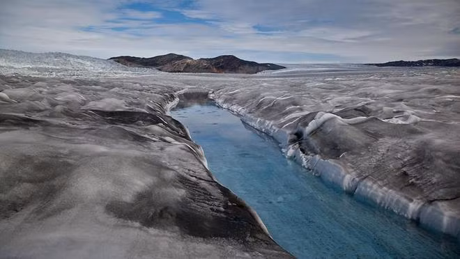 Muội than bám trên mặt băng ở Bắc Cực đẩy nhanh quá trình tan chảy băng (Ảnh: 163). Muội than bám trên mặt băng ở Bắc Cực đẩy nhanh quá trình tan chảy băng (Ảnh: 163).