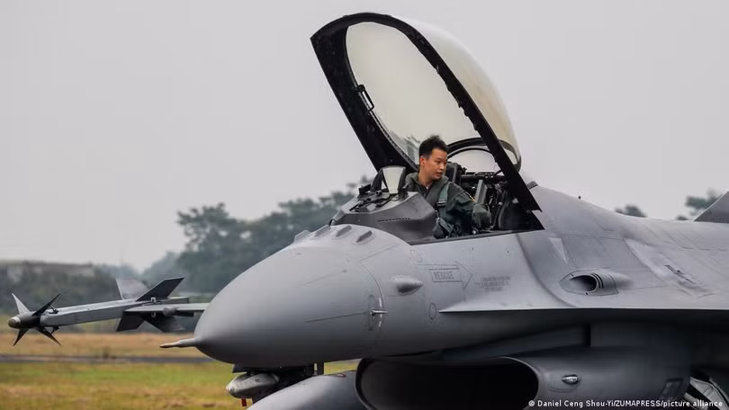 Mỹ hiện đang giúp Đài Loan nâng cấp, hiện đại hóa phi đội máy bay F-16 (Ảnh: Deutsche Welle).