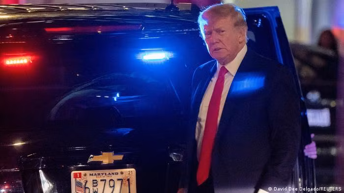 Khi dinh thự Mar-a-Lago bị các nhân viên FBI khám xét, ông Trump không có mặt ở nhà (Ảnh: Reuters). Khi dinh thự Mar-a-Lago bị các nhân viên FBI khám xét, ông Trump không có mặt ở nhà (Ảnh: Reuters).