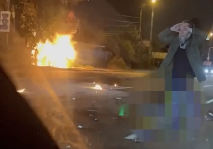 Hình ảnh ông Dugin hôm đầu khi chứng kiến xe con gái cầm lái bị nổ và cháy (Ảnh: QQ).