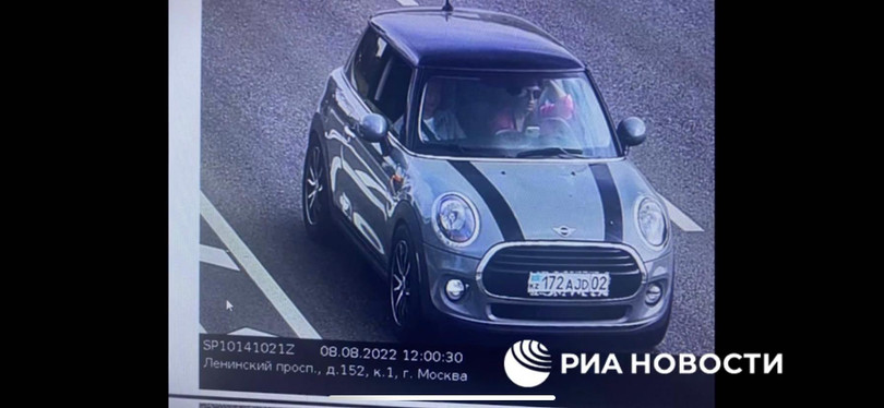 Chiếc xe của nghi phạm lái trên đường phố Moscow (Ảnh: RIA Novosti).