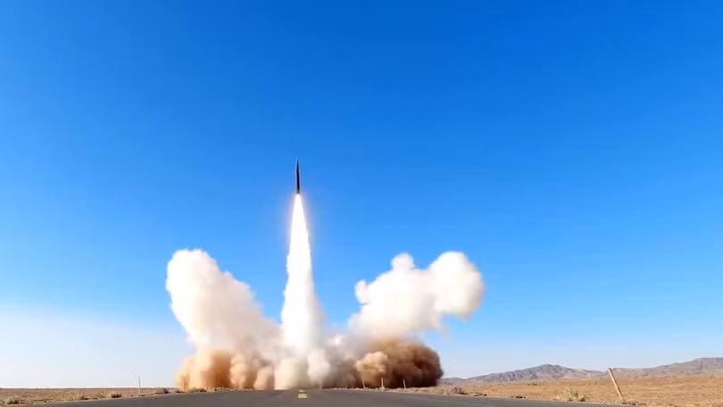 Hình ảnh phóng thử Dongfeng-17 trong phóng sự của CCTV tối 30/7 (Ảnh: HK01).