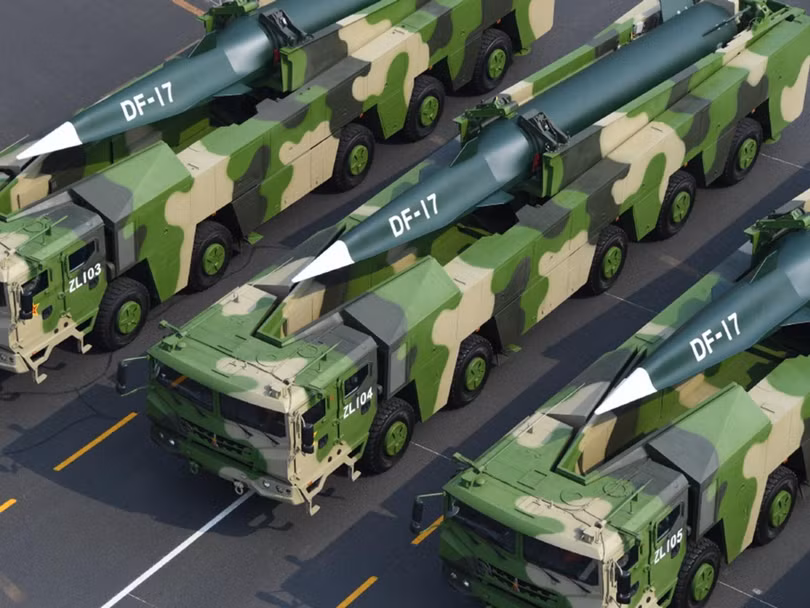 Tên lửa siêu thanh Dongfeng-17 của Trung Quốc trong một cuộc diễu binh (Ảnh: HK01). Tên lửa siêu thanh Dongfeng-17 của Trung Quốc trong một cuộc diễu binh (Ảnh: HK01).