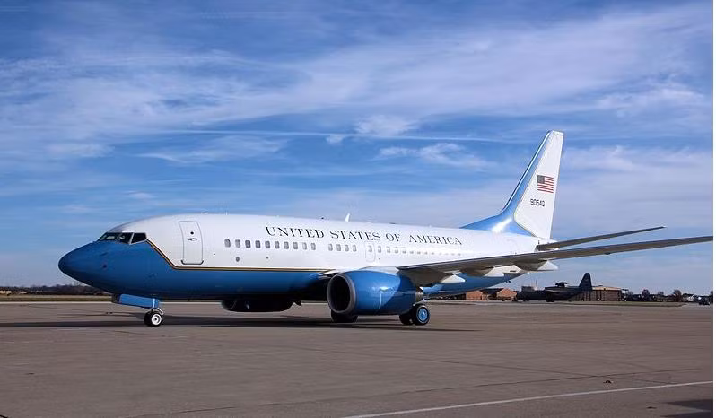 Chuyên cơ C-40C của bà Pelosi (Ảnh: Newtalk). Chuyên cơ C-40C của bà Pelosi (Ảnh: Newtalk).