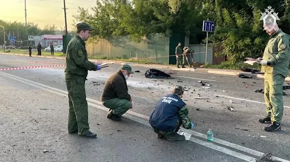 Các nhân viên điều tra cơ quan an ninh Nga khám nghiệm hiện trường vụ nổ (Ảnh: Guancha).