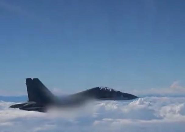 Máy bay của Chiến khu Miền Đông PLA bay gần quần đảo Bành Hồ (Đài Loan). Ảnh: Guancha. Máy bay của Chiến khu Miền Đông PLA bay gần quần đảo Bành Hồ (Đài Loan). Ảnh: Guancha.