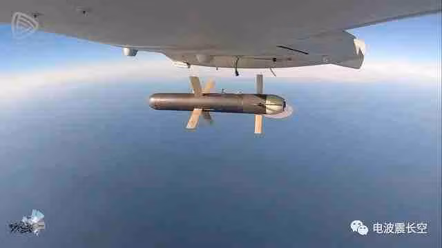 Shahed-191 phóng tên lửa (Ảnh: QQ).