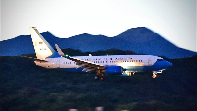 Chuyên cơ chở đoàn nghị sĩ Quốc hội Hoa Kỳ hạ cánh xuống sân bay Tùng Sơn (Đài Bắc). Ảnh: Hk01.