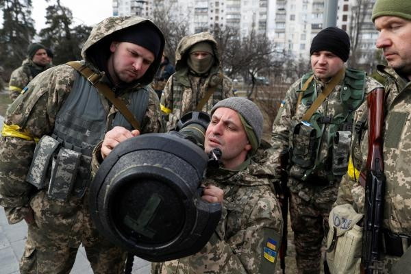 Hình ảnh về các cố vấn của SAS (Anh) huấn luyện cho binh sĩ lực lượng đặc biệt Ukraine (Ảnh: Sohu). Hình ảnh về các cố vấn của SAS (Anh) huấn luyện cho binh sĩ lực lượng đặc biệt Ukraine (Ảnh: Sohu).