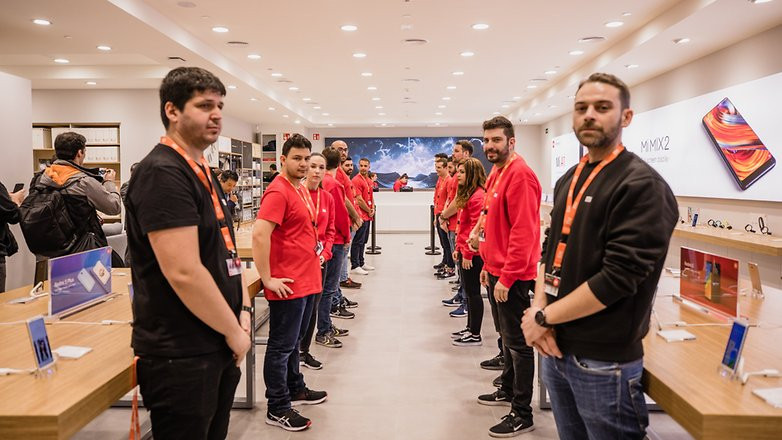 Trước khi bạn mua điện thoại mới, hãy lắng nghe 7 lời khuyên của chúng tôi ảnh 2