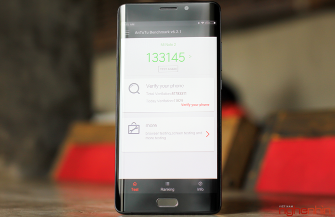 Trên tay Xiaomi Mi Note 2 bản Jet Black vừa 'cập bến' ảnh 14