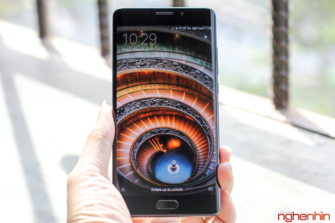 Trên tay Xiaomi Mi Note 2 bản Jet Black vừa 'cập bến' ảnh 11