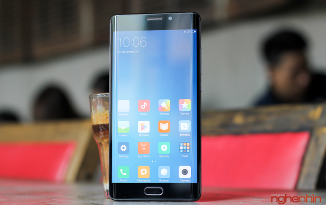 Trên tay Xiaomi Mi Note 2 bản Jet Black vừa 'cập bến' ảnh 15