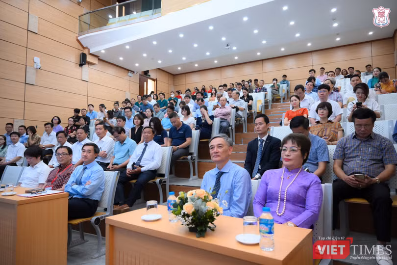 VT_ Hoi trương.jpg