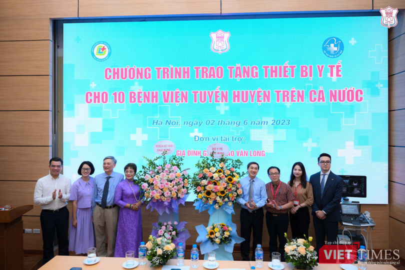 VT_tang hoa gia dinh GS Longfd.jpg