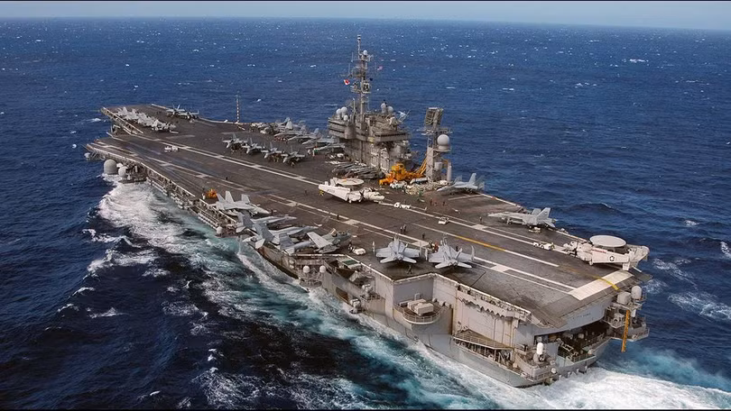 Sau khi thăm Trung Quốc, Bộ trưởng Hải quân Mỹ đã để ngỏ khả năng đưa tàu sân bay váo eo biển Đài Loan.