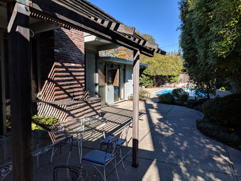 Thăm căn nhà "huyền thoại" nơi Zuckerberg đã sống và tạo lập mạng xã hội Facebook ảnh 15