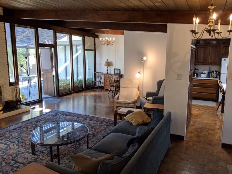 Thăm căn nhà "huyền thoại" nơi Zuckerberg đã sống và tạo lập mạng xã hội Facebook ảnh 7