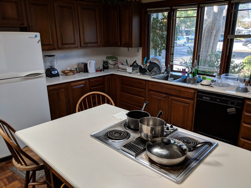 Thăm căn nhà "huyền thoại" nơi Zuckerberg đã sống và tạo lập mạng xã hội Facebook ảnh 6