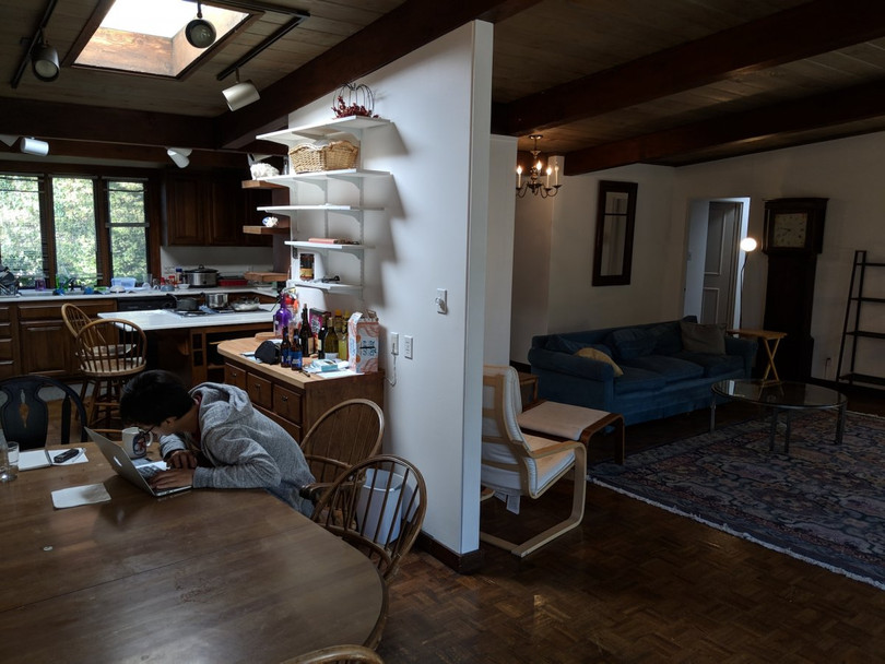 Thăm căn nhà "huyền thoại" nơi Zuckerberg đã sống và tạo lập mạng xã hội Facebook ảnh 4