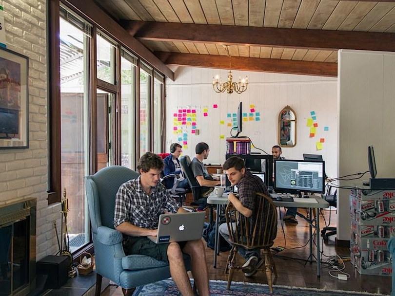 Thăm căn nhà "huyền thoại" nơi Zuckerberg đã sống và tạo lập mạng xã hội Facebook ảnh 13